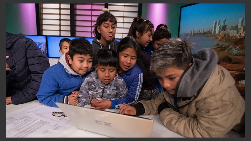 Los chicos disfrutaron en las instalaciones de Televisión Litoral.