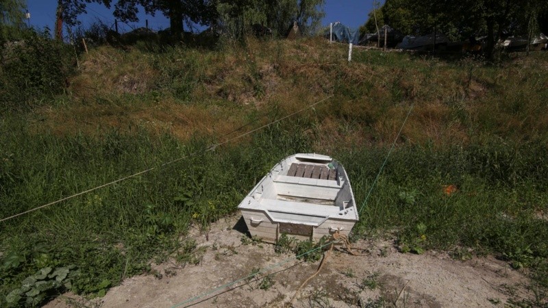 La desembocadura del arroyo Ludueña y un paisaje que sorprende por el poco caudal de agua. 