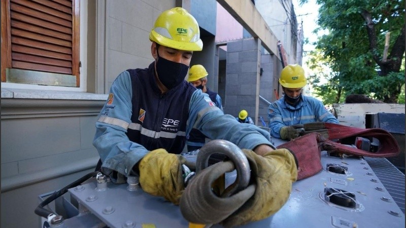 Al momento hay ocho cuadrillas subterráneas trabajando en el empalme de los cables afectados.