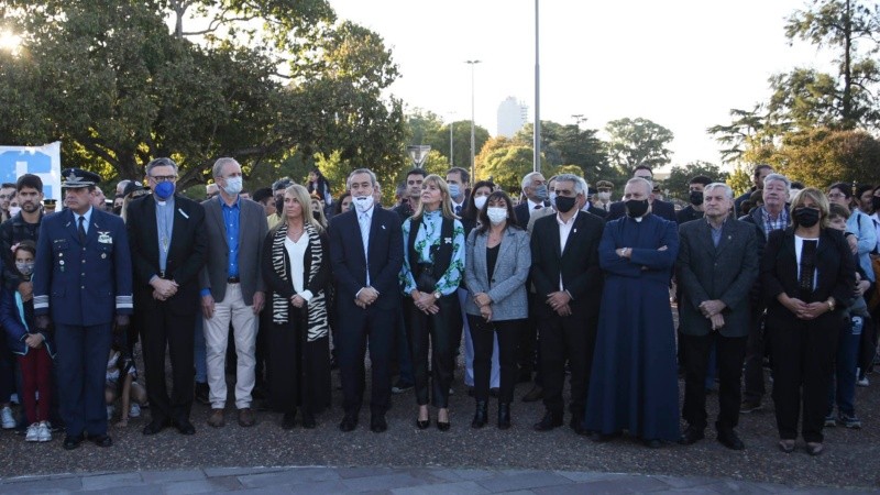 Autoridades presentes en el acto oficial este sábado por la tarde. 