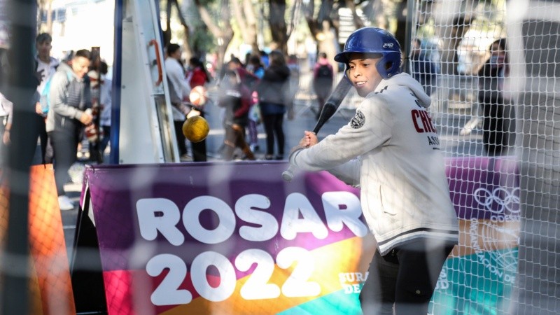 El Fan Fest de Oroño a pleno con cientos de chicos de escuelas de Rosario.