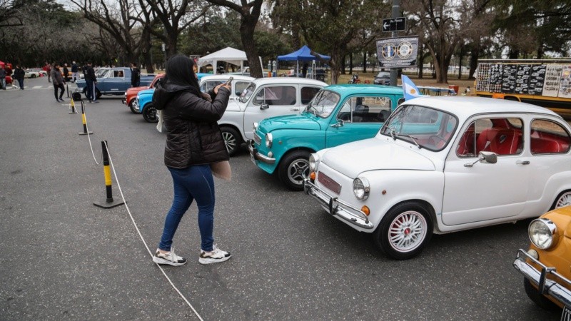 De todo tipo y color: la muestra de autos en el Parque Independencia.