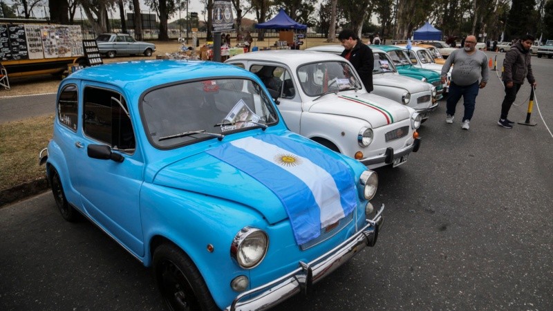 De todo tipo y color: la muestra de autos en el Parque Independencia.