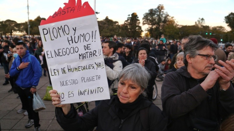 Una multitud se reunió este miércoles en el Monumento.