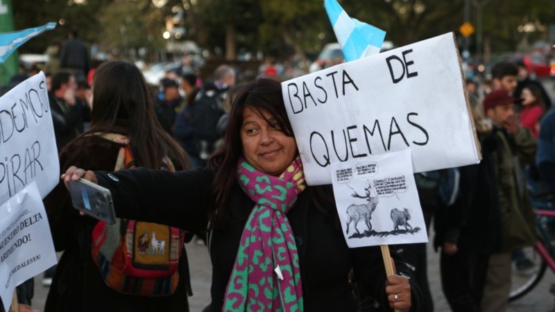 Los rosarinos participaban este miércoles de la marcha contra el ecocidio.