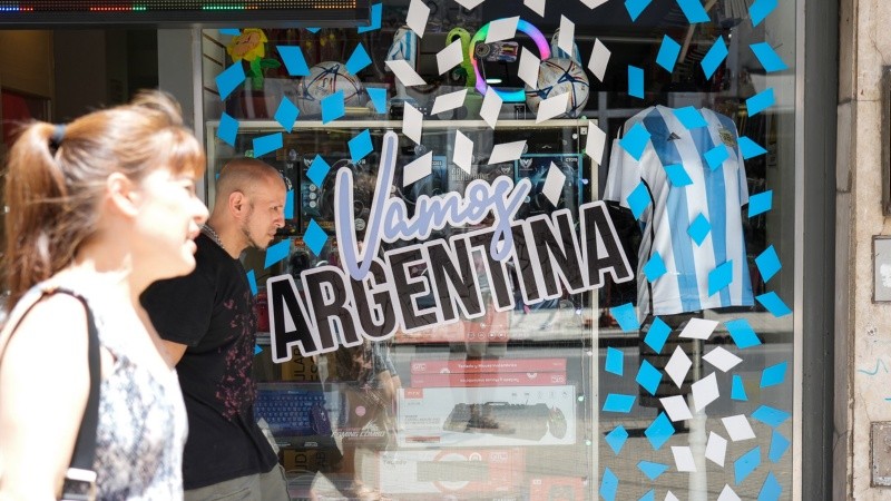 Uno de los tantos locales comerciales del centro que hacen alusión al Mundial.