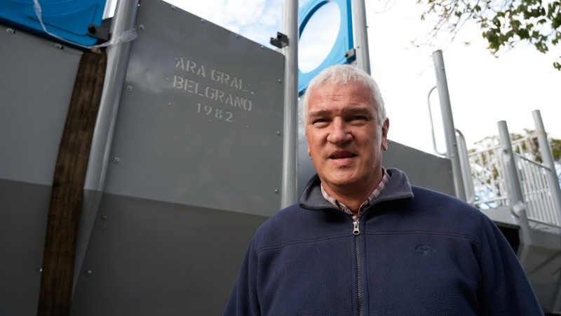 Miguel Soto, sobreviviente del hundimiento del Belgrano, se hizo presente en la llegada del juego.