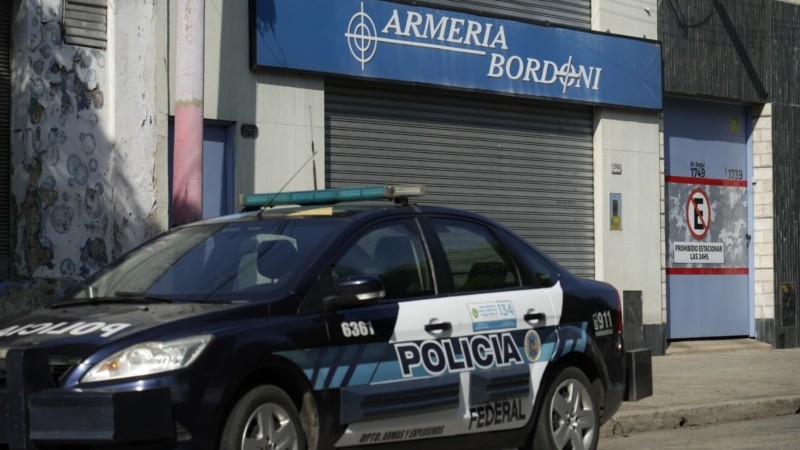 La armería Bordoni quedó clausurada mientras se investiga su responsabilidad.