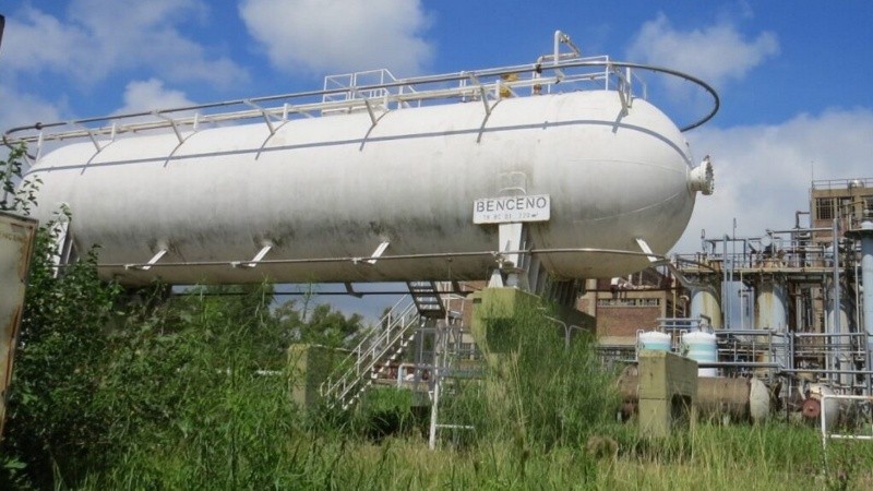 La ONG denuncia que el predio ubicado en Capitán Bermúdez sigue contaminado con sustancias químicas tóxicas.