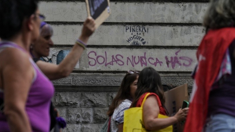 La columna de varias cuadras atravesaba el centro de la ciudad a media tarde.