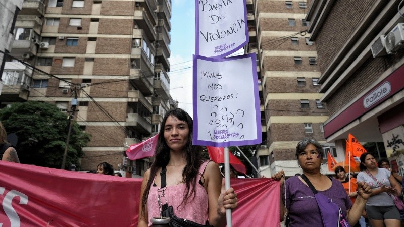 La columna de varias cuadras atravesaba el centro de la ciudad a media tarde.