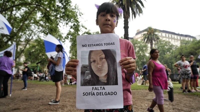 La columna de varias cuadras atravesaba el centro de la ciudad a media tarde.